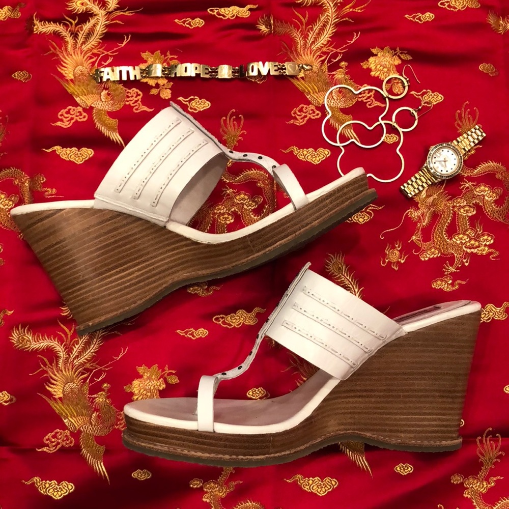 NWOT! Boutique Nordstrom’s white wedges